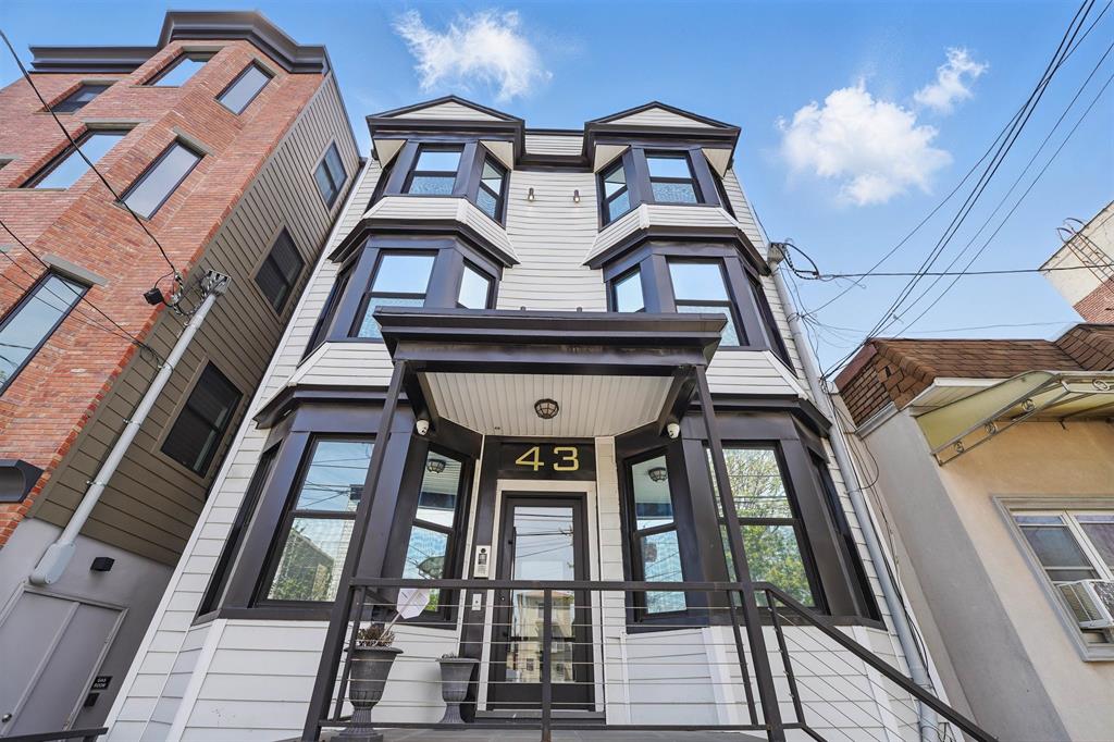 43 THORNE ST #1B