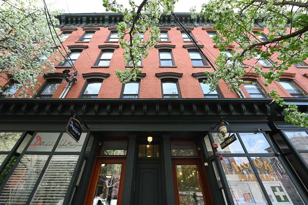 204 WASHINGTON ST #2B