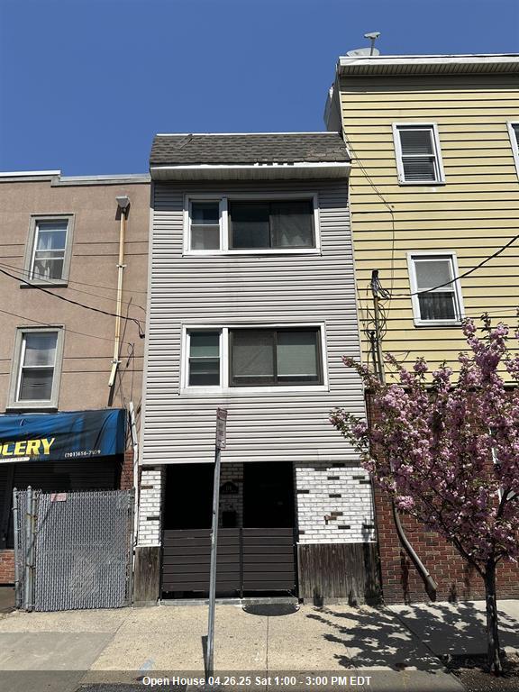 118 BEACON AVE