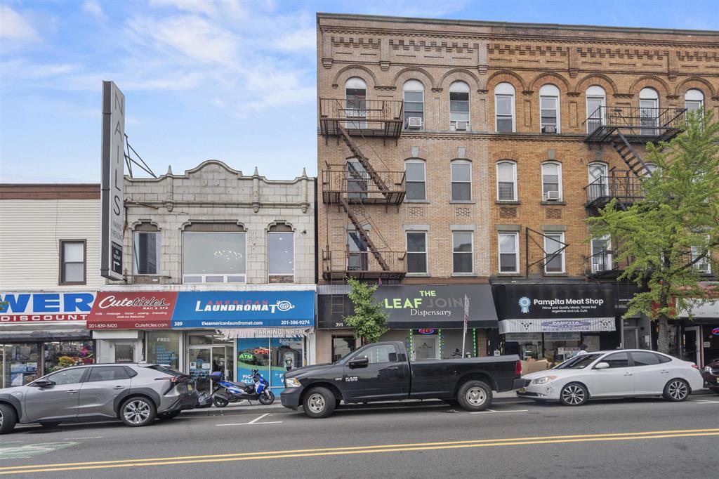 391 CENTRAL AVE #3