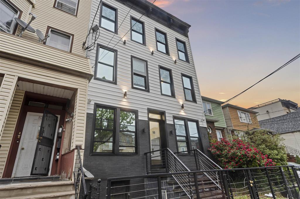 50 GRACE ST #2R