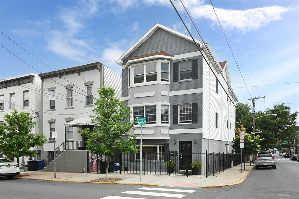 4 SHERMAN AVE #1
